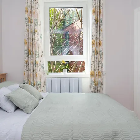 Lovely Haymarket - Эдинбург