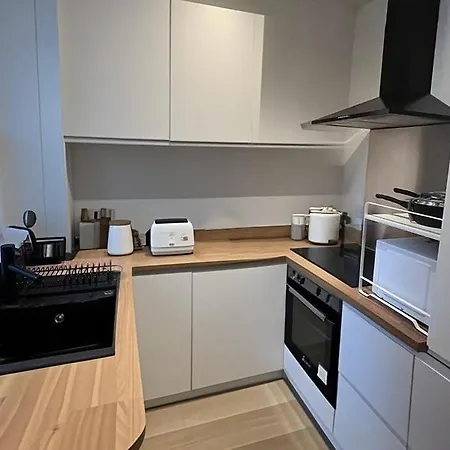 Lovely 2-bed In Appartement *