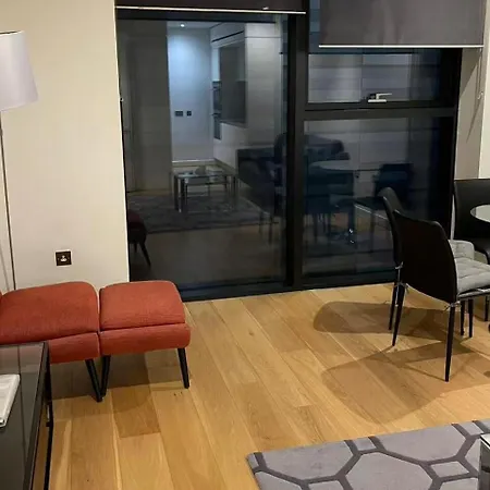 Апартаменты Lovely One-bedroom Meadows Park Location
