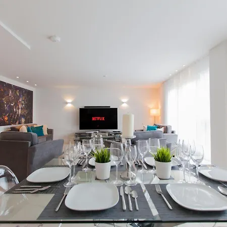 Apartment Luxurious - Sleeps 6