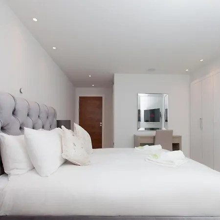 Luxurious - Sleeps 6