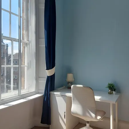 Spacious Victorian Flat In