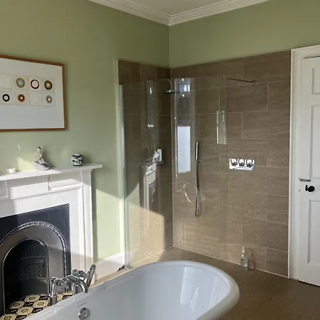 Georgian Townhouse In Centre