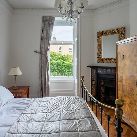 Immaculate One Bedroom Flat In The Centre Edinburgh