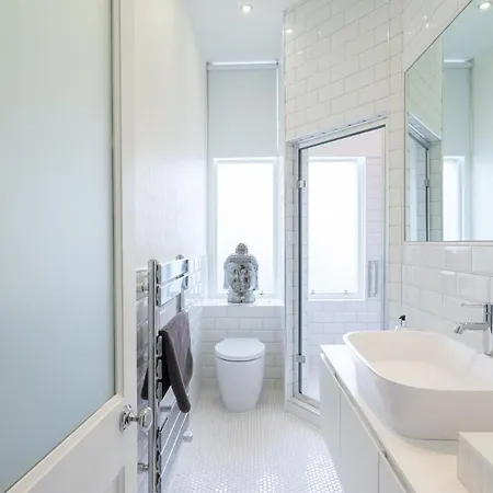 Immaculate One Bedroom Flat In The Centre *