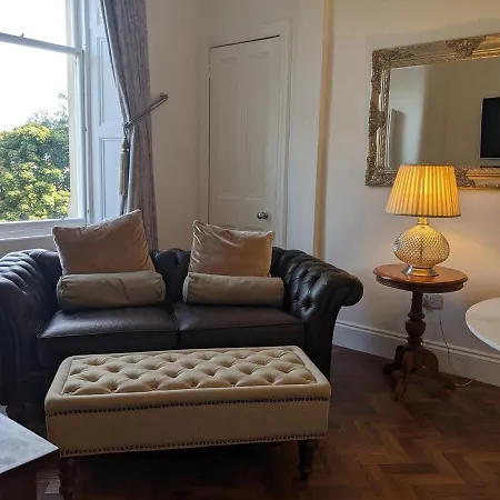 Immaculate One Bedroom Flat In The Centre *
