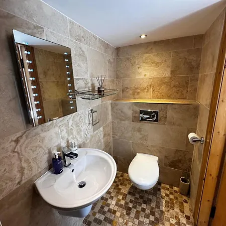 Entire To * Edinburg