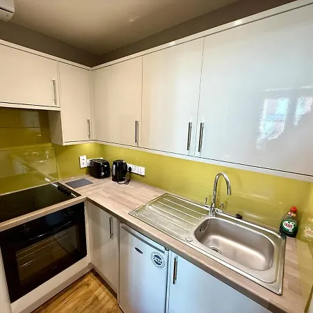 Old Town & Meadows Nest Apartment *