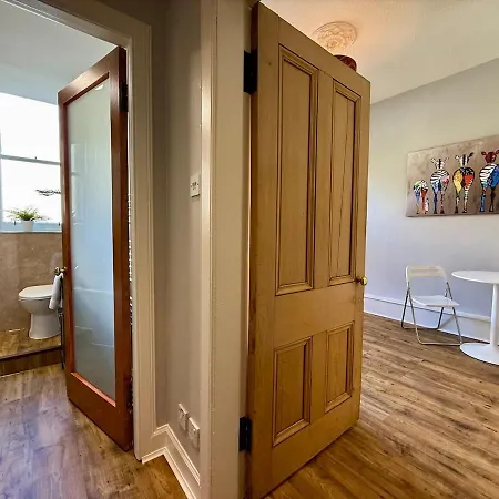 Old Town & Meadows Nest Apartment *