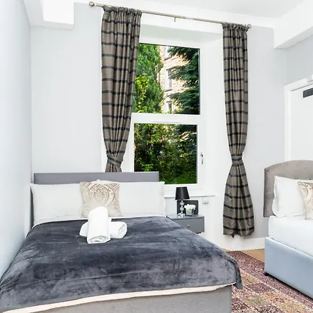 3br Next To Stadium Near Airport Sleeps 7