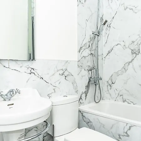 3br Next To Stadium Near Airport Sleeps 7 Apartman *