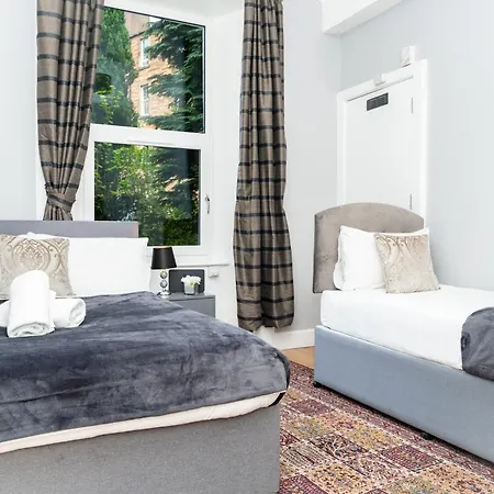 3br Next To Stadium Near Airport Sleeps 7 * 爱丁堡