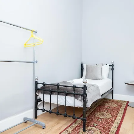 3br Next To Stadium Near Airport Sleeps 7 公寓 爱丁堡