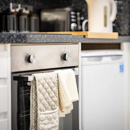 3br Next To Stadium Near Airport Sleeps 7 Apartment