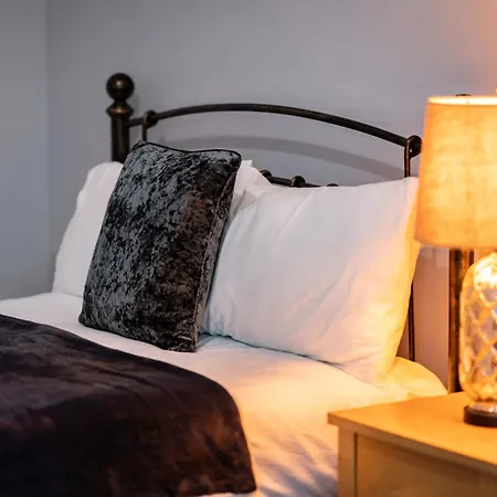 3br Next To Stadium Near Airport Sleeps 7 Apartman