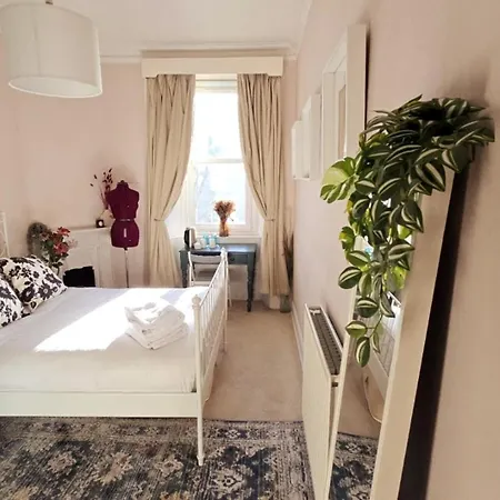 Classic 2bd Georgian Flat In Leith *