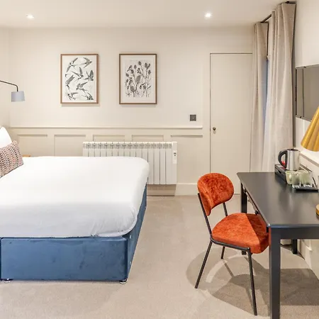 Grove House 3*