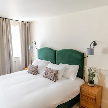 Grove House 3*