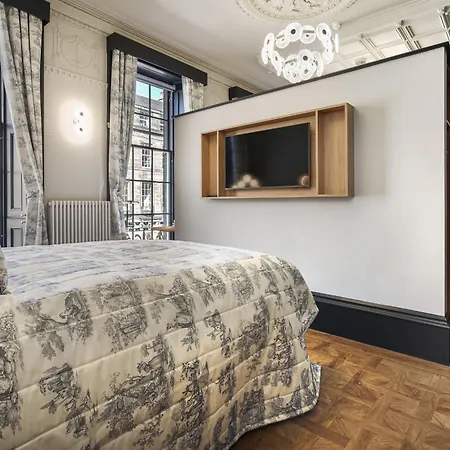 Bonnie Haymarket Hotel 5*