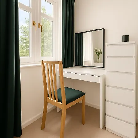 Comfortable 2 Bedroom Flat In The Centre