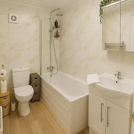 Comfortable 2 Bedroom Flat In The Centre * Edinburgh
