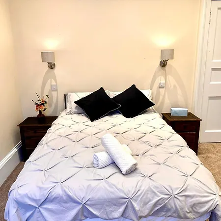 Apartment Georgian Luxury - Superfast Wifi - Parking Available *