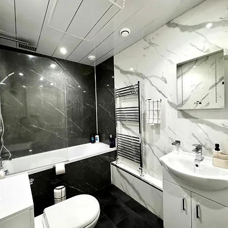 Apartment Georgian Luxury - Superfast Wifi - Parking Available