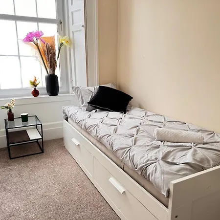 Georgian Luxury - Superfast Wifi - Parking Available *