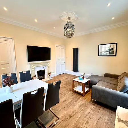 Georgian Luxury - Fast Broadband Wifi - Parking Available