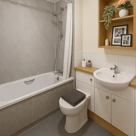 Comfy 2br Flat - Free Parking - Near Centre