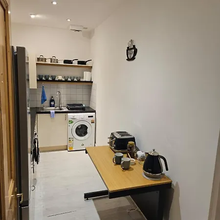 Old Town Fringe Apartment *