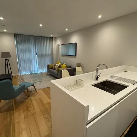 Charming Modern Apartment In Central Edinburgh