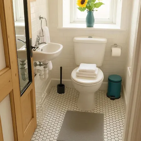 Quiet & Cozy Flat - 1br & Kitchen - Close To Everything