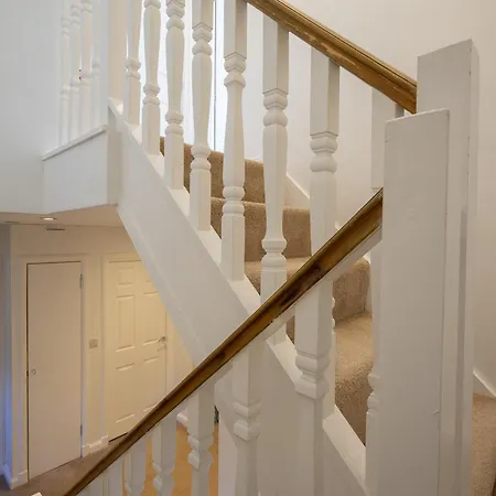 度假居 Centre House - 5 Bedrooms - Sleeps 9 - Parking 爱丁堡