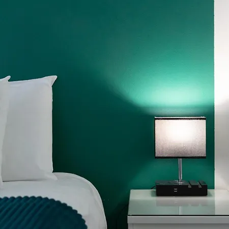 Centre House - 5 Bedrooms - Sleeps 9 - Parking 펜션 *
