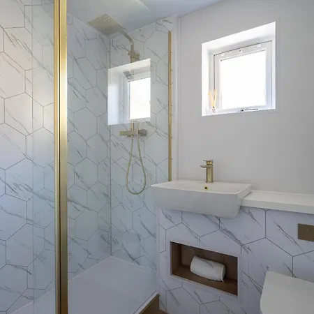 度假居 Centre House - 5 Bedrooms - Sleeps 9 - Parking *