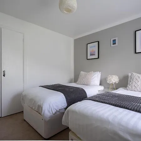 Centre House - 5 Bedrooms - Sleeps 9 - Parking 爱丁堡