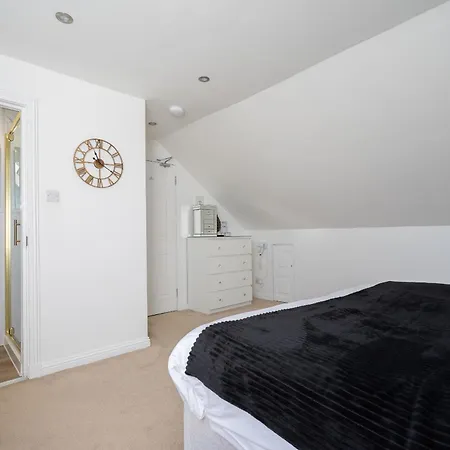 Centre House - 5 Bedrooms - Sleeps 9 - Parking 度假居 *
