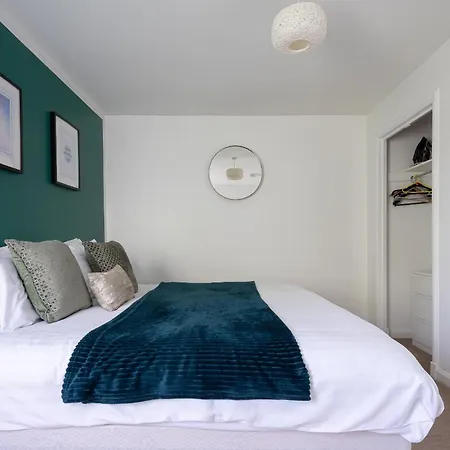 Centre House - 5 Bedrooms - Sleeps 9 - Parking 爱丁堡