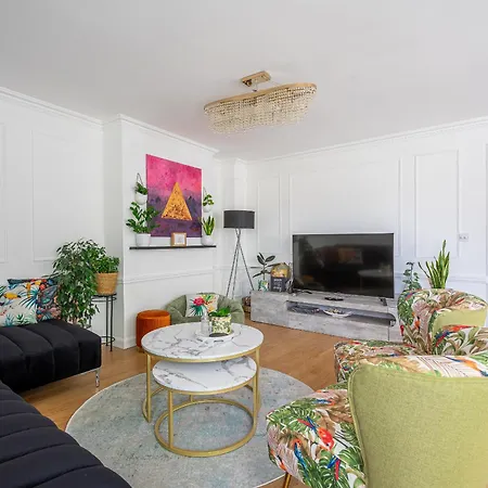 Centre House - 5 Bedrooms - Sleeps 9 - Parking 度假居 *