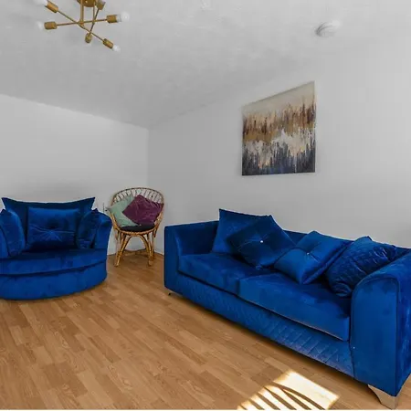 Parking - Centre - 3 Bedrooms - 6 Guests