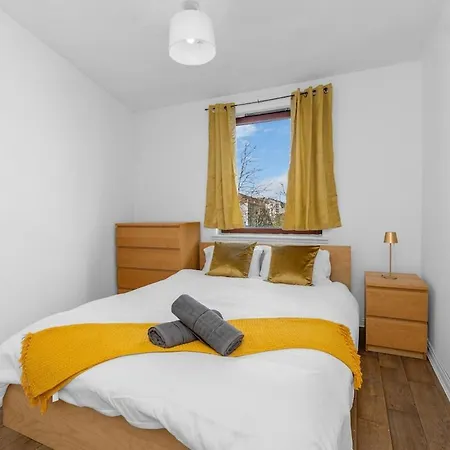 Parking - Centre - 3 Bedrooms - 6 Guests Edinburg