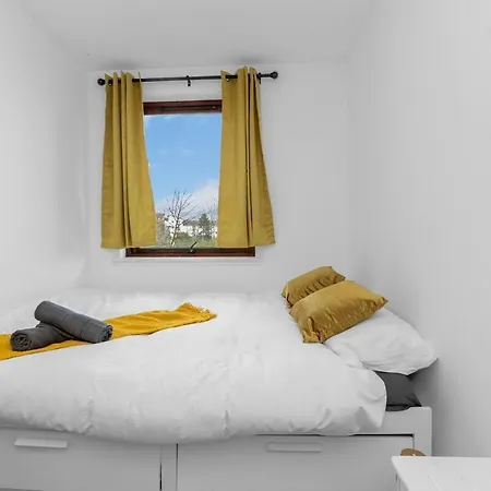 Parking - Centre - 3 Bedrooms - 6 Guests