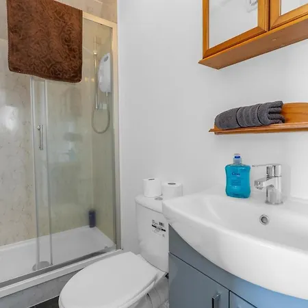 Parking - Centre - 3 Bedrooms - 6 Guests Edinburg