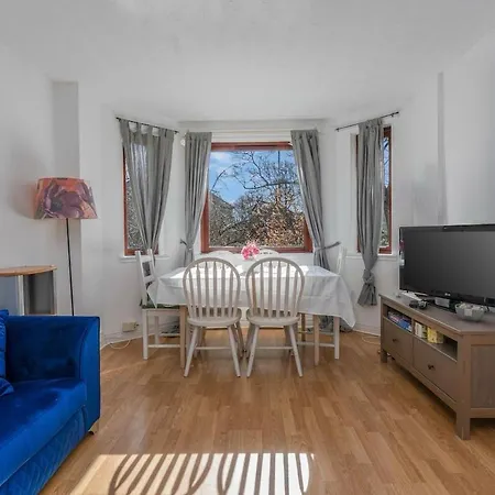 Lägenhet Parking - Centre - 3 Bedrooms - 6 Guests