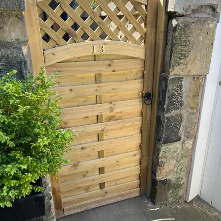 Truly Central, Princes St, Close To Castle *