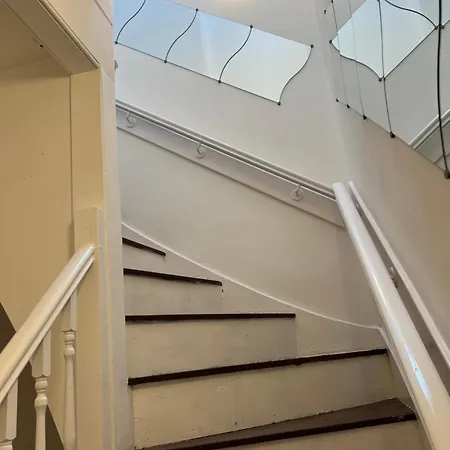 Truly Central, Princes St, Close To Castle *