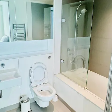 Elegant 2br In Prestigious Quartermile