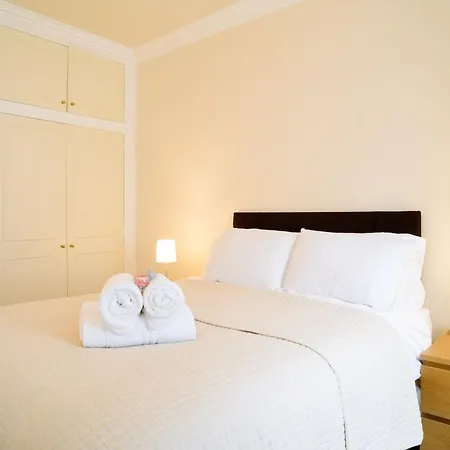 Beautiful Georgian 2 Bedroom Flat *