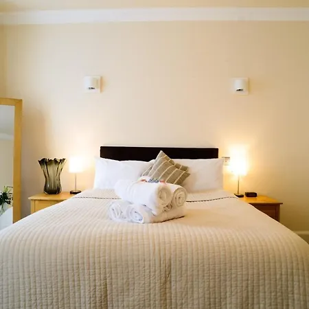 Beautiful Georgian 2 Bedroom Flat *